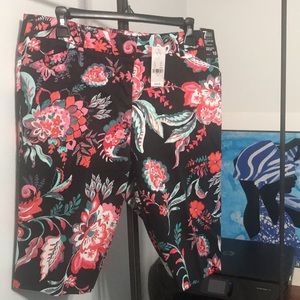 7th Avenue NY & C Studio Design Signature Fit Floral Bermuda Shorts. NWT